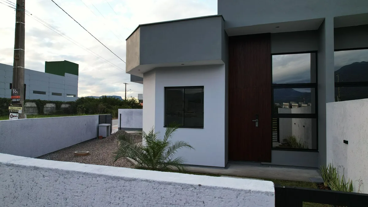 Casas Novas na Guarda do Cubatão – Terreno de Esquina na Avenida Principal